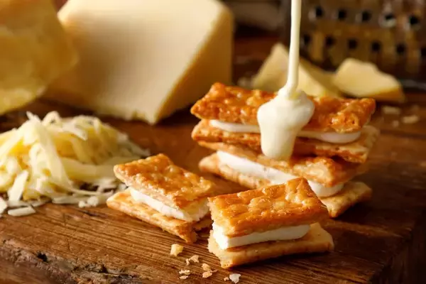 「東京ミルクチーズ工場」から、東京駅京葉ストリート店限定商品「チェダーチーズパイサンド」が新発売！