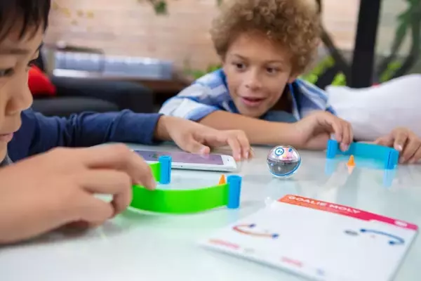 家庭用プログラミング学習教材　「Sphero Mini Activity Kit」を発売