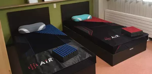 長野県東御市 湯の丸高原スポーツ交流施設に日本初の高地トレーニング用屋内プールがオープン！宿泊施設全室に西川のコンディショニング・ギア［エアー］を導入し、アスリートの睡眠をサポート！