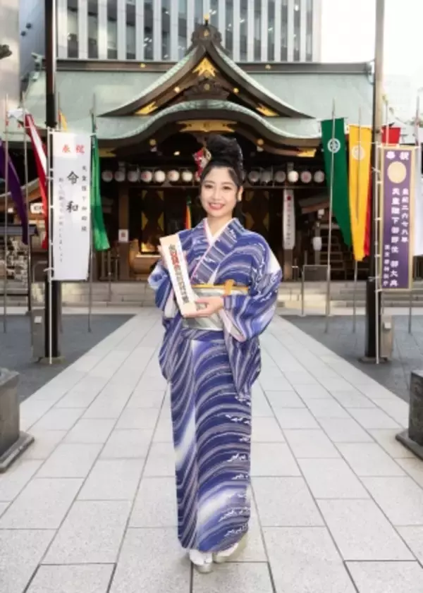 門松みゆきがデビュー曲「みちのく望郷歌」で大ヒットを祈願。事務所の先輩、タブレット純も応援に