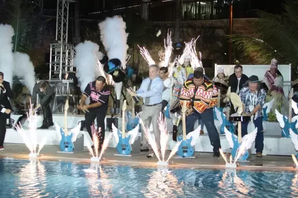 ハードロック・インターナショナルが手掛ける世界初のギター型ホテル「セミノール ハードロック ホテル&カジノ ハリウッド」開業