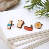 「【小さくてかわいい】木材で出来た食べ物モチーフピアスをヴィレッジヴァンガードオンライン店で取り扱い開始!!」の画像1