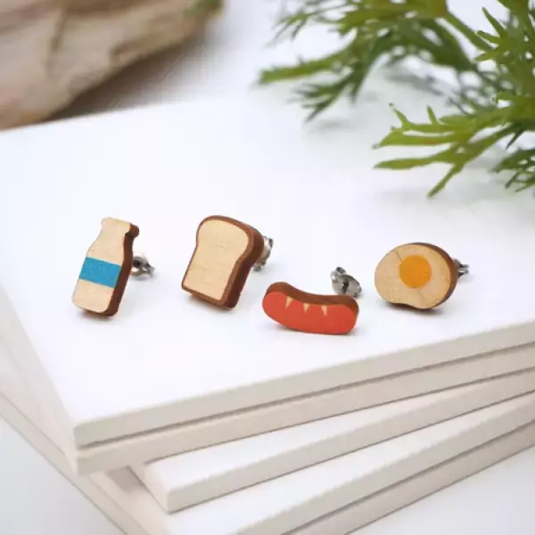 【小さくてかわいい】木材で出来た食べ物モチーフピアスをヴィレッジヴァンガードオンライン店で取り扱い開始!!