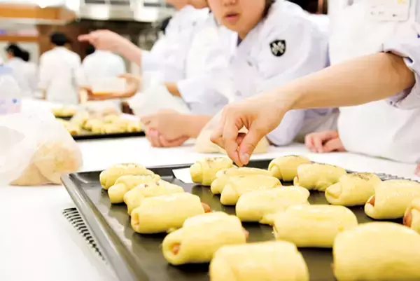 「ホスピタリティ業種 特別英語プログラム」開発 専門学校ビジョナリーアーツが導入第一弾