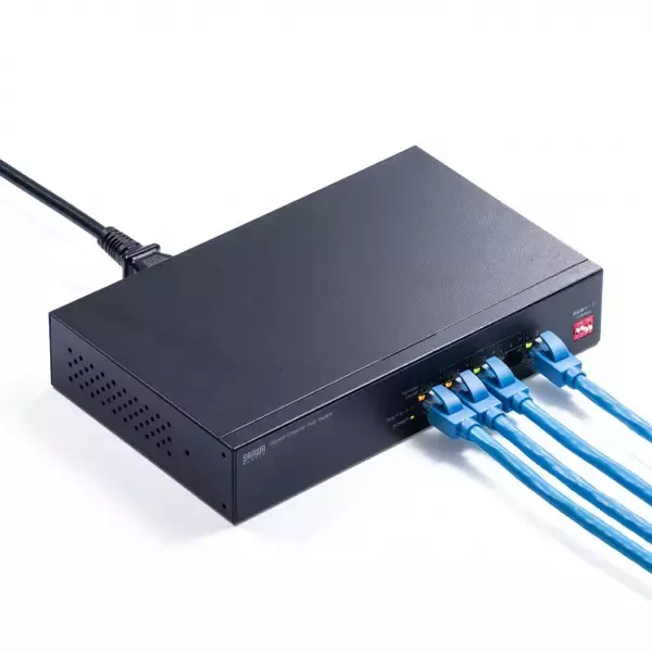 最長180mまでPoE給電できる長距離伝送モードを搭載した電源内蔵のPoEスイッチングハブを発売。
