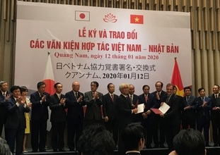 日本とベトナムが11件の覚書を交換