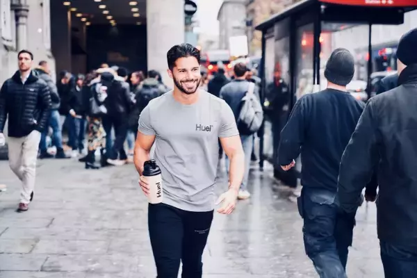イギリスの完全栄養食「Huel(R)」がついに全世界でシリーズ累計1億食を突破！