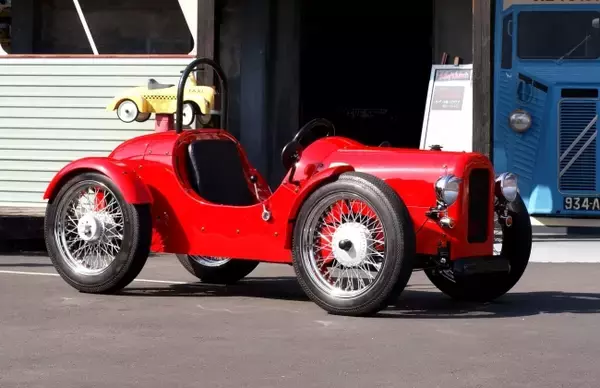 1930年代の新車に乗りませんか？超クラシックカー N1930 乗りもの館
