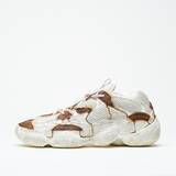 「錆をテーマにしたリメイクプロジエクト「RUST」から、adidas YEEZY 500をベースにしたリメイクモデルが発売」の画像1