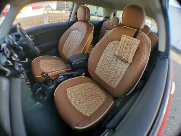 「高級車メーカーBMW MINI KOCHIが高知の財布との特注コラボ車両を完成」の画像