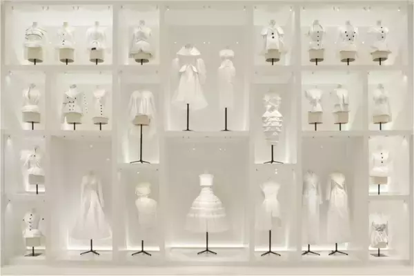 【DIOR】自宅で楽しむ、「クリスチャン・ディオール、夢のクチュリエ」展の世界：ドキュメンタリー映像を特別公開