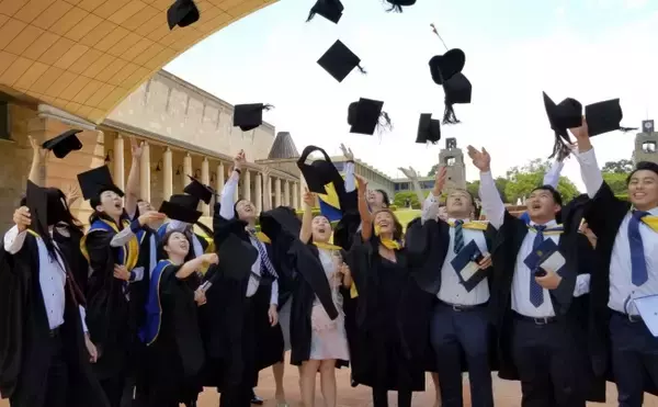 オンラインMBA（Bond-BBT MBA）取得者のキャリア調査年収増加82%、「自信」と「ネットワーク強化」が好影響