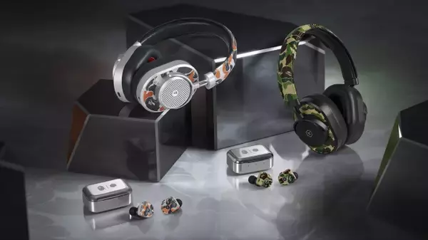 A BATHING APE(R) x Master & Dynamic