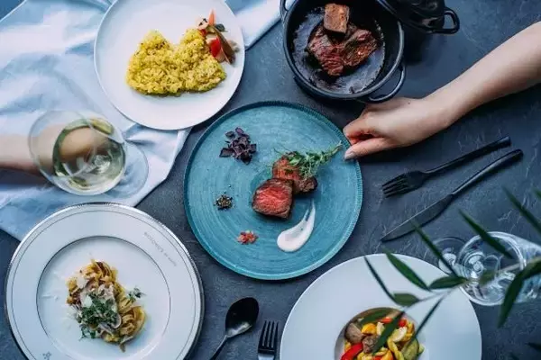 １日に2,000本売る「もとむのカレーパン」をプロデュースするもとむグループが手掛けるトラットリア「MOTOMU’S BY KAPPA 神宮前店」が原宿・神宮前エリアにグランドオープン！