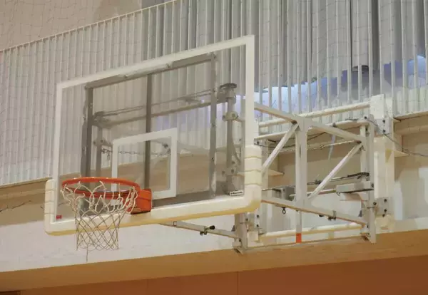 アジア初、セノーの壁面固定折畳式バスケットゴールが国際バスケットボール連盟（FIBA）の認定を取得