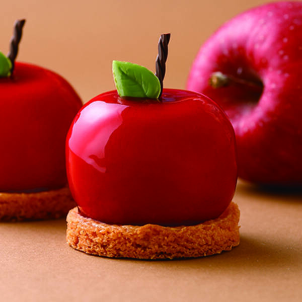 本物より可愛い コロンとした赤りんごケーキが話題に 年10月6日 エキサイトニュース