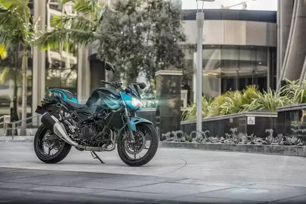 カワサキから「Z400 / Z250」NEWグラフィック登場。11月6日（金）発売