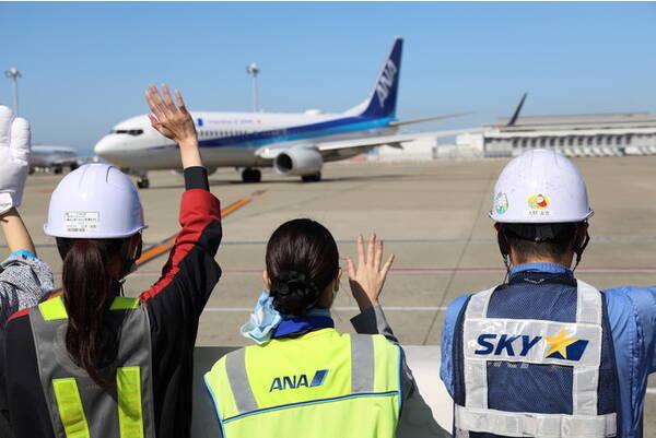 中部国際空港セントレア ana jal skyが合同お見送りイベントを開催 年11月1日 エキサイトニュース 中部国際空港セントレア ana jal skyが合同お見送りイベントを開催 年11月1日 エキサイトニュース