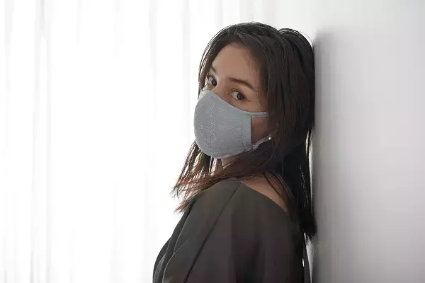 おしゃれかつ機能的！！オリジナルデザインのネックストラップマスク