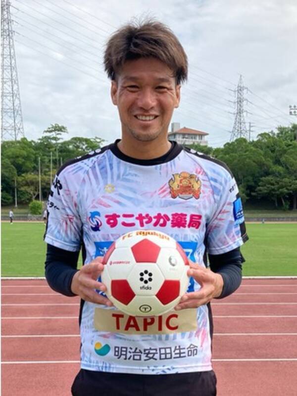 沖縄 Revive 再興 プロジェクト Fc琉球が沖縄県内全ての小学校にサッカーボールを寄贈 年11月16日 エキサイトニュース