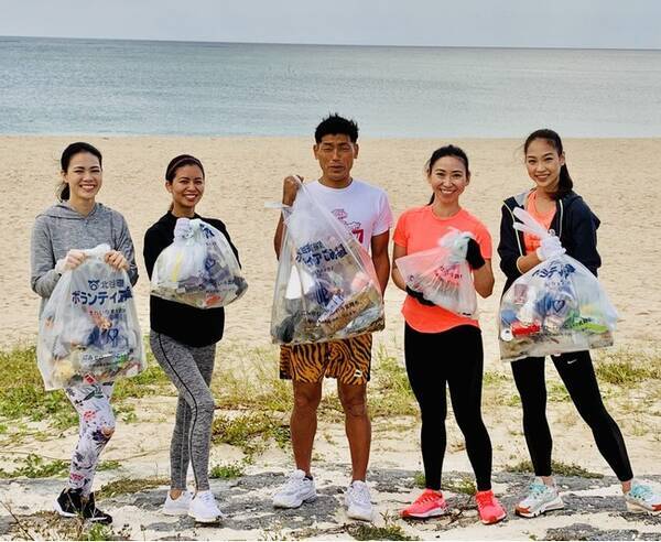 沖縄県社会貢献活動 Fc琉球ビーチサッカーチームと日本ミスコン協会ランニング部 Jmca Run Crew がコラボで北谷の海岸沿いを清掃 年11月18日 エキサイトニュース