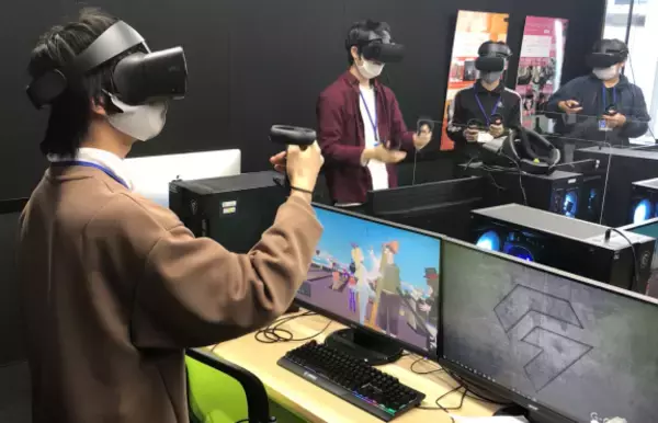 【新潟コンピュータ専門学校】株式会社バーチャルキャストとVR空間での授業を開始いたしました。