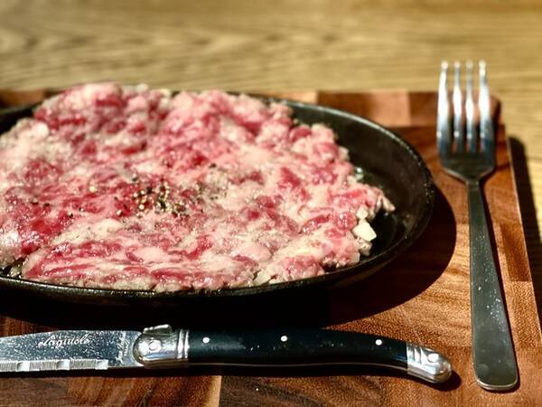 究極の口溶け 肉汁がキラキラ流れる 神戸牛100 生 ハンバーグステーキ が ロバート 難波店 にランチ限定で登場 年12月28日 エキサイトニュース