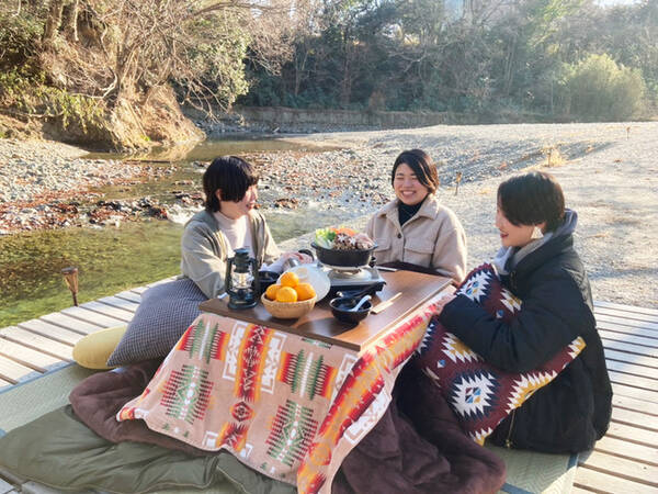 密を避けたアウトドアの楽しみ方をご提案 ときたまひみつきちcomoriver 川床こたつでお鍋 プラン 21年1月15日 エキサイトニュース