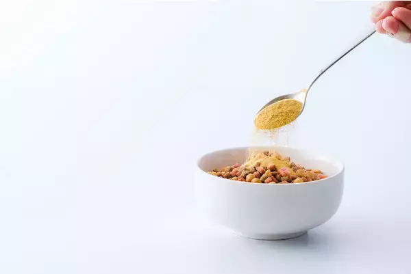 鈴廣かまぼこ開発の犬猫ペット用ふりかけ「ひとさじの魔法」を１月２１日より販売開始