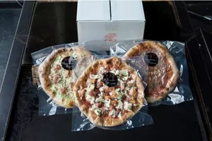 ロフト 芸人友近さん扮する 西尾一男 のピザショップ Pizza Capスタンド 期間限定で銀座ロフトに登場 年11月24日 エキサイトニュース