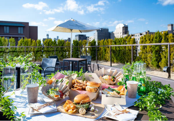 京都東急ホテル 密を回避してテイクアウトフードを召し上がっていただけるフリースペース Roof Top Picnic Garden をオープン 21年3月2日 エキサイトニュース