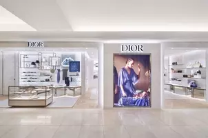 Dior 阪急うめだ本店にレザーグッズ ブティックが誕生 世界限定アイテムも 21年2月19日 エキサイトニュース