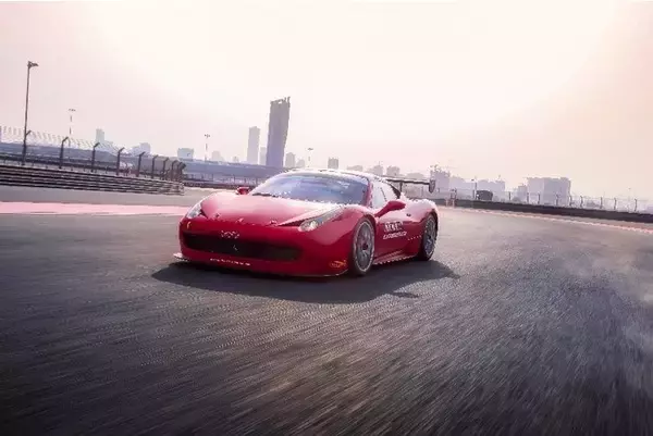 ドバイでドライブ！砂漠でのドライブレッスンからスーパーカー体験まで、いつもの旅をグレードアップしよう！