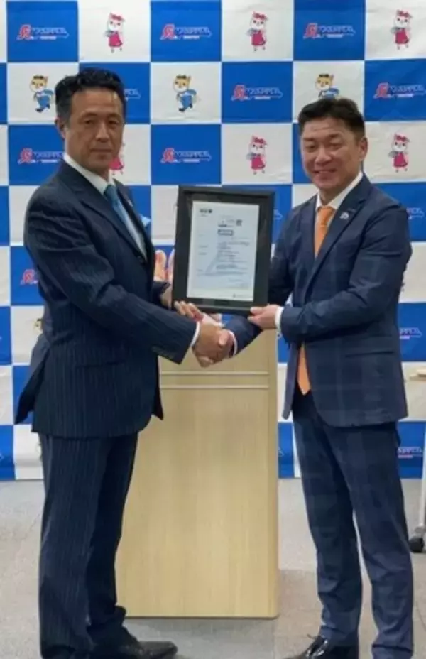 テュフ ラインランド ジャパン、 株式会社あかつきに対して、「ロードサービス テュフ認証」第一号を発行