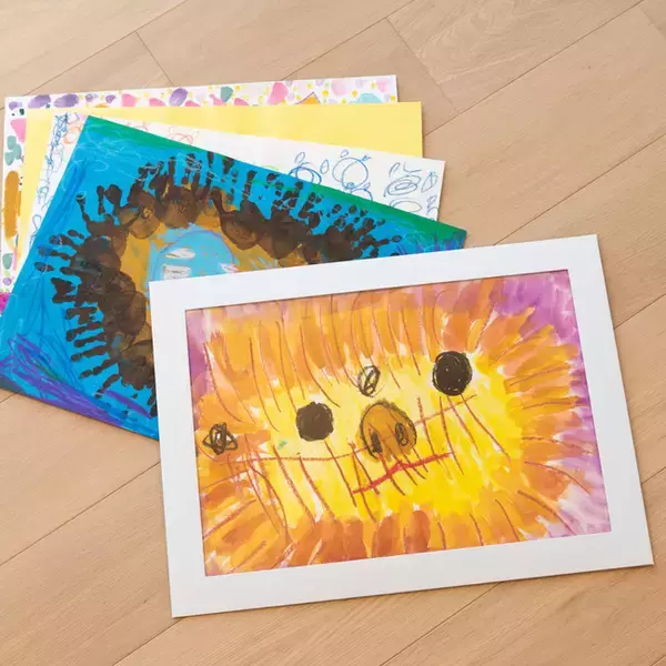 “子供の絵を飾る” WYのペーパーフレーム