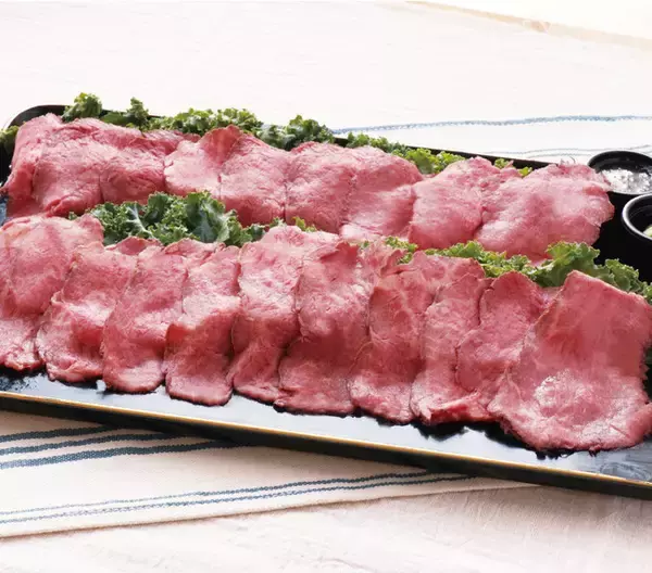 【すかいらーくグループのブッフェ業態で宅配サービス開始】 ローストビーフを中心としたバラエティー豊かなラインナップが勢ぞろい。「グランブッフェ橋本」の宅配メニューでいつもと違う ”おうちごはん” を♪