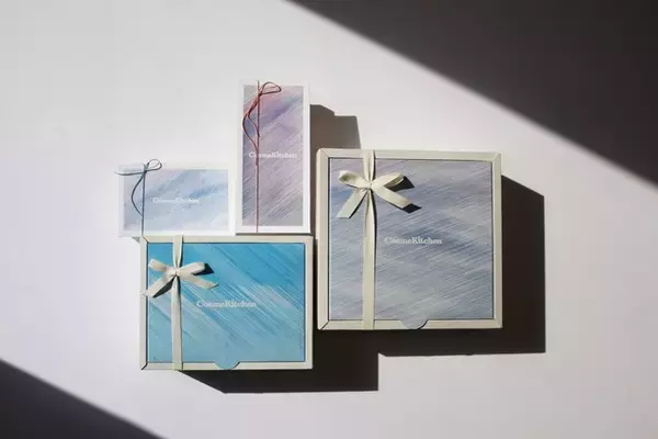 ＜ Cosme Kitchen ＞ ショッピングバッグ、ギフトボックスが、さらにサステナブルなデザインにリニューアル！