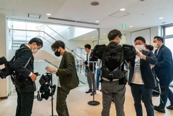 腕上げ用アシストスーツ「マッスルスーツGS-ARM」発売記念発表会を開催