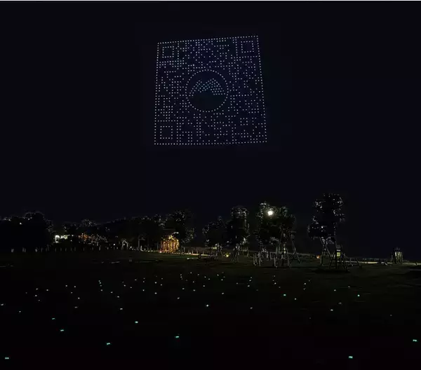 ドローン・ライトショーと相まって、地上も光で埋め尽くす『ディスタンス・アラートLEDライト』