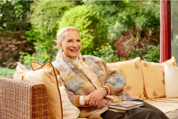 バックス ＆ ストラウス│英国王室マイケル オブ ケント王子妃殿下とのパートナーシップのもと「ヴィテス コレクション」を発表