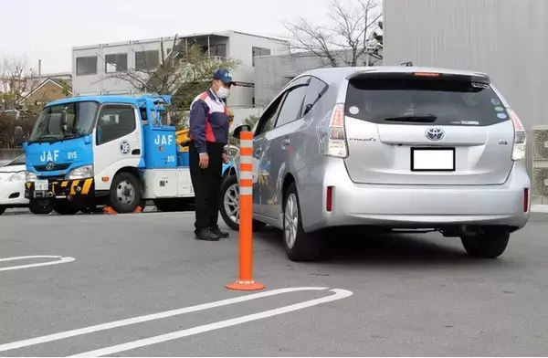 【JAF奈良】女性限定の車庫入れセミナーを開催