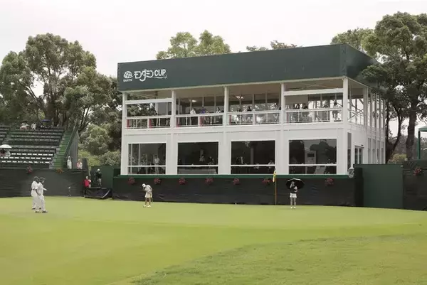 業界初 TSP太陽がゴルフトーナメント『アース・モンダミンカップ2021』にてVIP用の2階建て仮設観覧施設『Palas』を造設