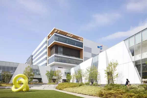 家電EC大手のエクスプライス、CO2排出量削減など環境配慮型の船橋物流センターをオープン～最先端設備を導入し生産性を追求、労働環境向上や地域雇用創出も実現～