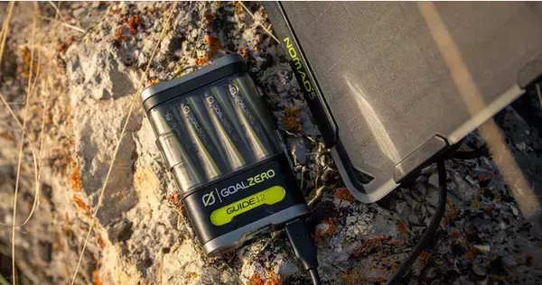 Goal Zero社製、防災やアウトドアに最適な、ポータブル充電器と小型ソーラーパネルのセット製品「Guide 12+Nomad 5 Solar Panel Kit」を発表