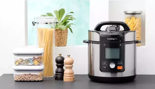 「電気圧力鍋市場売上金額3年連続No.1「クッキングプロ」最新モデル発売　ミニサイズが登場し、選べる2サイズに！発酵機能を追加して1台9役の調理が可能に！」の画像