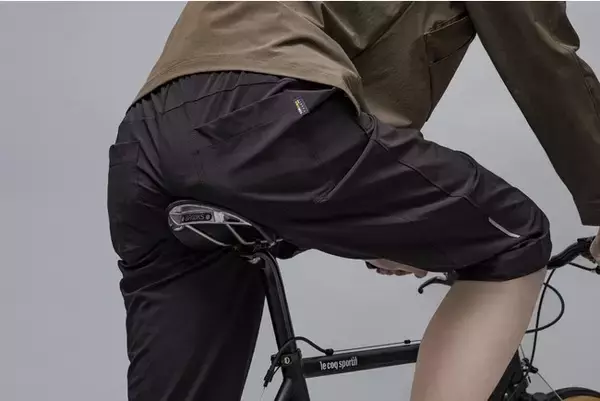 ～自転車ライフをより快適にしてくれる～　ルコックスポルティフ「GLAMBIKE　COLLECTION」より、カジュアル使いもできる“取外し可能パッド付きサイクリングパンツ”を発売