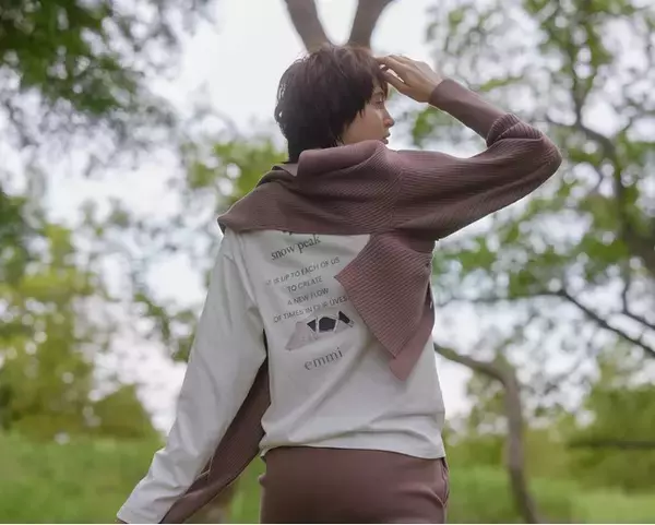 今秋のキーワードは“キャンプヨガ”！「emmi」と「Snow Peak」コラボレーションウェア新作2型が9月15日(水)に発売！