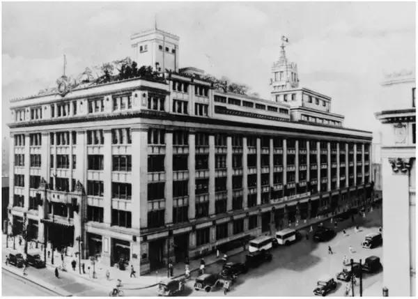 300年を超える三越の歴史や文化を紹介する「三越アーカイブス 日本橋」では「日本橋三越本店 建物の変遷」を展示中。10月1日(金)より現在の建物の基礎となった時代の歴史資料を展示します。