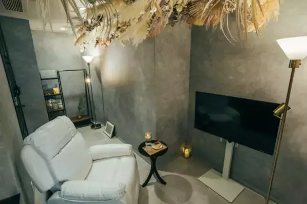 福岡市”薬院駅徒歩2分”、人気の託児付きヨガスタジオSTRI(ストリ)から、待望の【完全個室】託児付きネイルサロンがオープン！