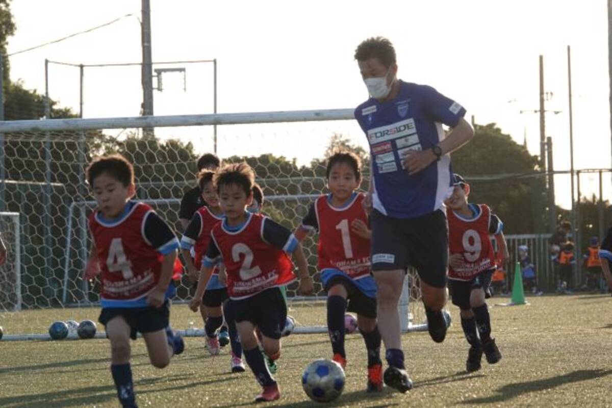 横浜fc トップチーム選手がサッカースクールを訪問し 子ども達の練習に参加 21年10月13日 エキサイトニュース